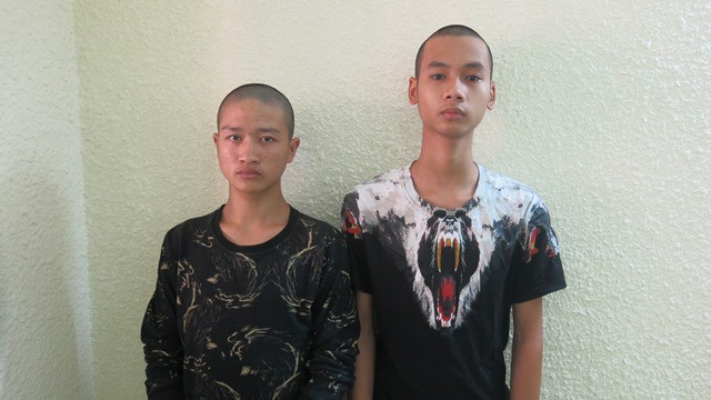 Ly Tư Hừ (trái) tâm sự: “Bố mẹ bỏ rơi khi cháu chưa biết nói. Đến giờ cháu cũng không biết mặt....