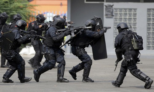 Cảnh sát đặc nhiệm Indonesia diễn tập trước ngày khai mạc Asiad 2018. Ảnh: AP.