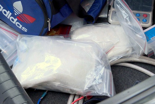 Hơn 2 kg ma túy trong cốp ôtô của Hải. Ảnh: Quang Bình.