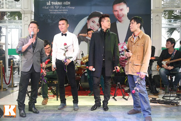 Ban nhạc Quả dưa hấu hội ngộ trong đám cưới của Tú Dưa và Lam Trang.