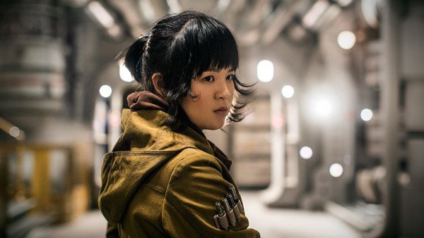 
Kelly Marie Tran nổi tiếng từ vai Rose Tico trong Star Wars: The Last Jedi ra rặp cuối năm 2017.
