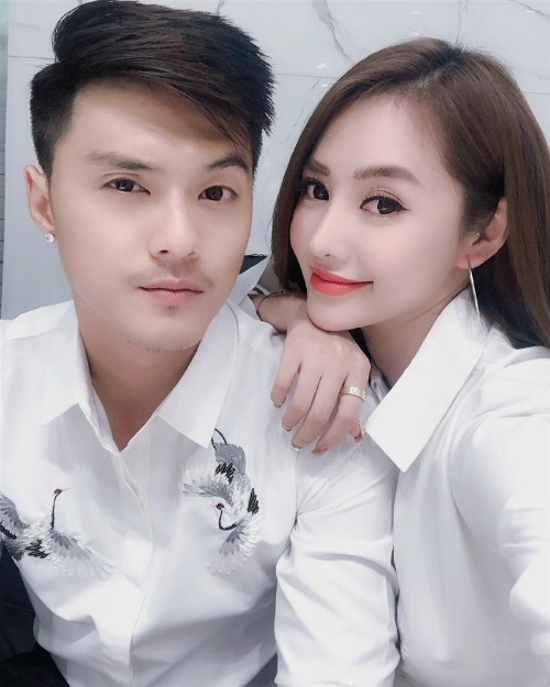 Linh Chi selfie bên bạn trai Lâm Vinh Hải.