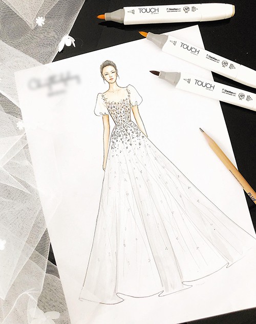 
Bức vẽ phác thảo thiết kế váy đính hôn của Nhã Phương.
