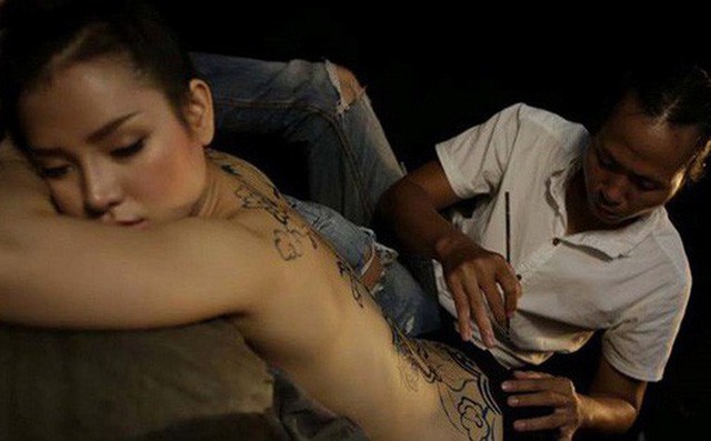 
Nghệ sĩ Ngô Lực trong một lần vẽ bodypainting
