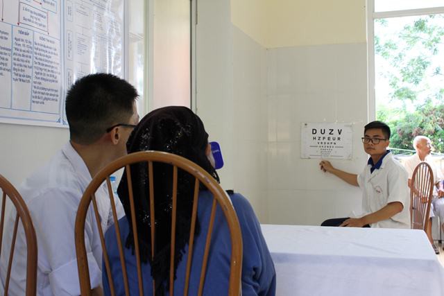Đoàn TNCS Hồ Chí Minh cơ quan Bộ Y tế đã triển khai hoạt động khám, tư vấn sức khỏe và phát thuốc, tặng quà miễn phí cho khoảng 800 người dân tại 2 xã thuộc huyện miền núi Sơn Dương và Na Hang của tỉnh Tuyên Quang.