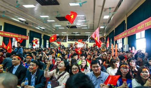 
Hội trường Đại học Lâm nghiệp chật kín sinh viên cổ vũ cho đội tuyển Việt Nam trong trận chung kết giải U23 châu Á diễn ra vào tháng 1. Ảnh: Đại học Lâm nghiệp
