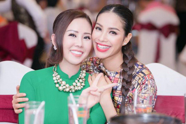 Thu Ho&agrave;i kh&ocirc;ng ngại chia sẻ về chuyện lơ nhau với Phạm Hương trong sự kiện.