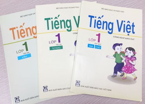 Bộ sách “Tiếng Việt - Công nghệ giáo dục lớp 1” gây tranh cãi. Ảnh: Hà Nguyễn/Người Lao Động.