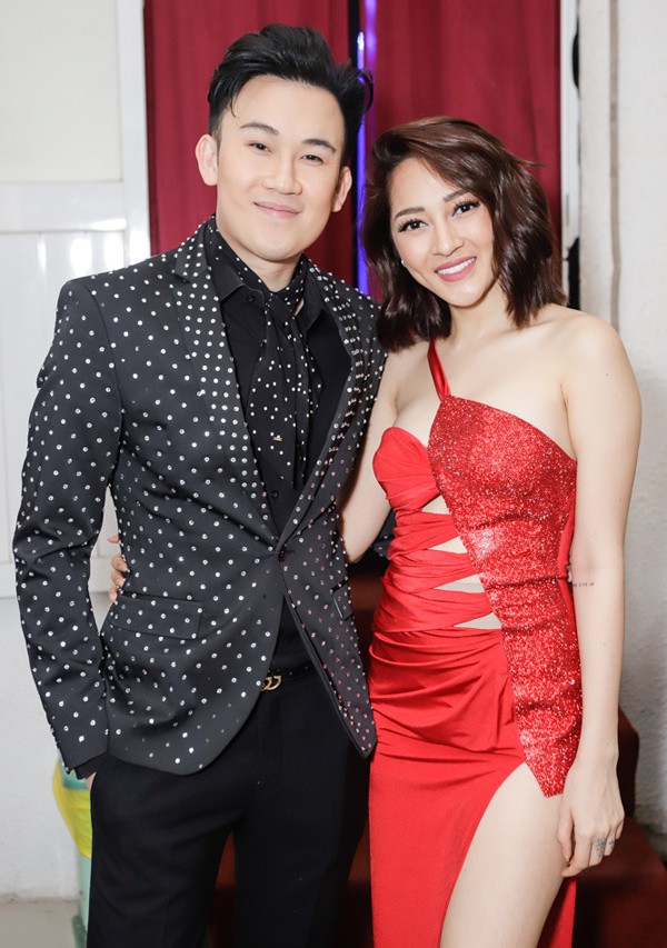Tối 30/8, Bảo Anh mặc sexy tham gia đêm nhạc Tình nghệ sĩ cùng Dương Triệu Vũ.