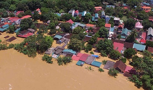 
Hàng trăm hộ dân ở huyện Cẩm Thủy bị nhấn chìm. Ảnh: Lê Ngọt.
