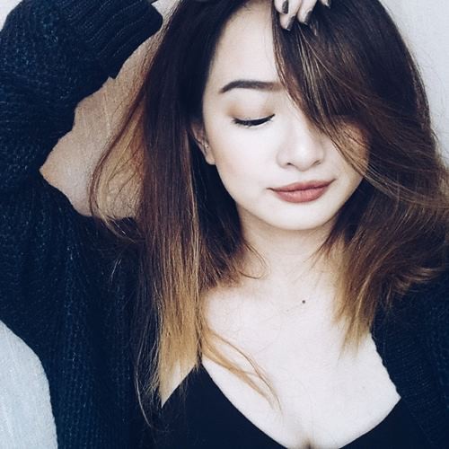 Ngoài khả năng diễn xuất trong bộ phim Em chưa 18, diễn viên Kaity Nguyễn còn gây bão trên mạng bằng những clip hát nhép đầy vui nhộn và gu thời trang sexy.