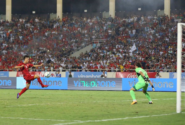 Phan Văn Đức ghi bàn đẳng cấp cho Olympic Việt Nam. Ảnh: Ngọc Thành.
