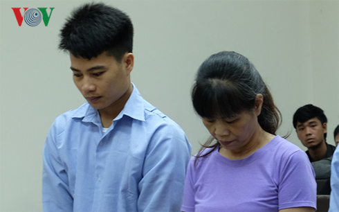 Hai bị cáo tại phiên tòa phúc thẩm.