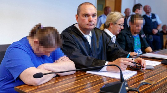 Tòa án Freiburg đã kết án bà Berrin Taha án tù 12 năm 6 tháng và ông Christian Lais – cha dượng của cậu bé – 12 năm tù giam. Ảnh: RTE