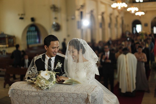 
Hôn lễ của Hà Tăng và Louis Nguyên được xem là sự kiện lớn trong làng showbiz Việt vào năm ấy. Cô có một hôn lễ mà nhiều cô gái đều mơ ước.
