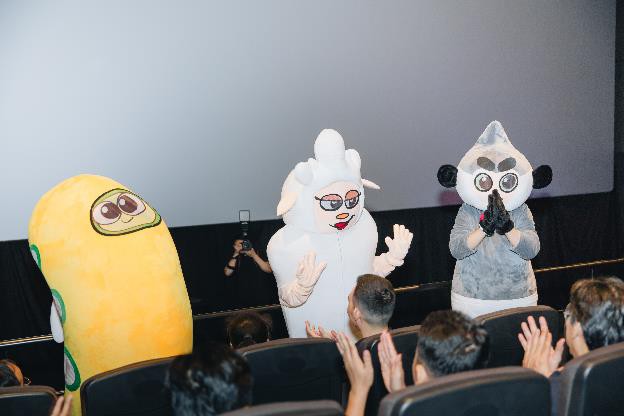 
Mascot dễ thương của các nhân vật trong phim bất ngờ xuất hiện sau buổi công chiếu khiến khản giả vô cùng phấn khích.
