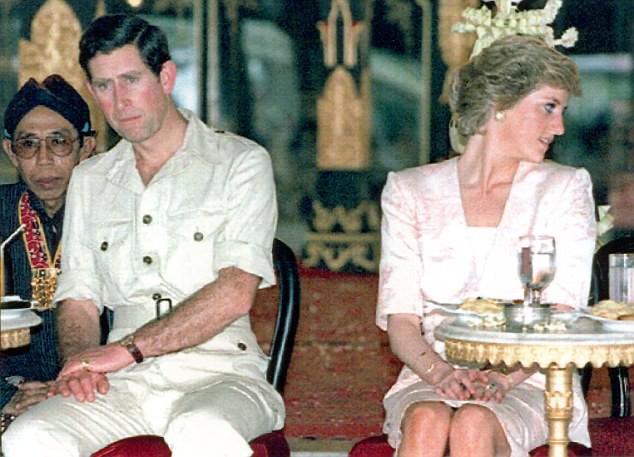 
Công nương Diana và Thái tử Charles có cuộc hôn nhân không tình yêu.
