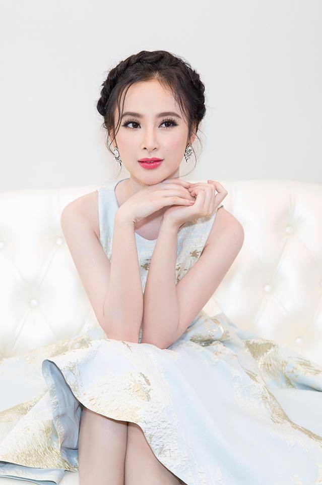 Cuối tháng 6/2012, Angela Phương Trinh từng chia sẻ: “Nhiều đại gia năn nỉ muốn gặp tôi ngoài đời chỉ 20 phút sẽ trả cho tôi 20 ngàn USD, được phép đi với gia đình, người thân nhưng tôi từ chối. Họ nghĩ tôi chắc từng yêu đại gia một lần rồi nên sẽ phóng khoáng lắm đây”.