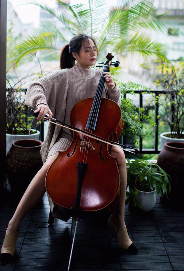 
Đinh Hoài Xuân dành tình cảm đặc biệt cho cây đàn cello.
