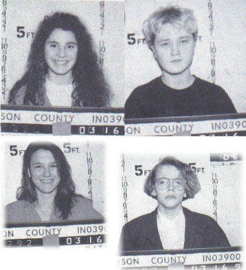 Nhóm ác nữ tuổi teen gồm Melinda, Laurie, Toni và Hope.