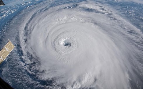 Ảnh vệ tinh của NASA về bão Florence.