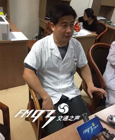 Bác sĩ Kim Kiếm Hồng cảnh báo, nếu muỗi đốt một thời gian không khỏi phải đi khám ngay.