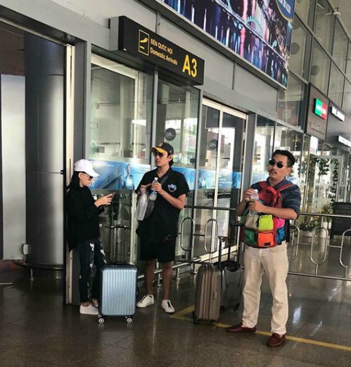 Hình ảnh Cát Phượng (trái) và Kiều Minh Tuấn (giữa) ở sân bay Đà Nẵng được một khán giả chụp được trưa 14/9.