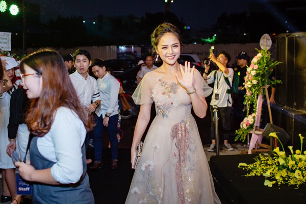Hình ảnh Thu Quỳnh xinh đẹp tại đêm tiệc.