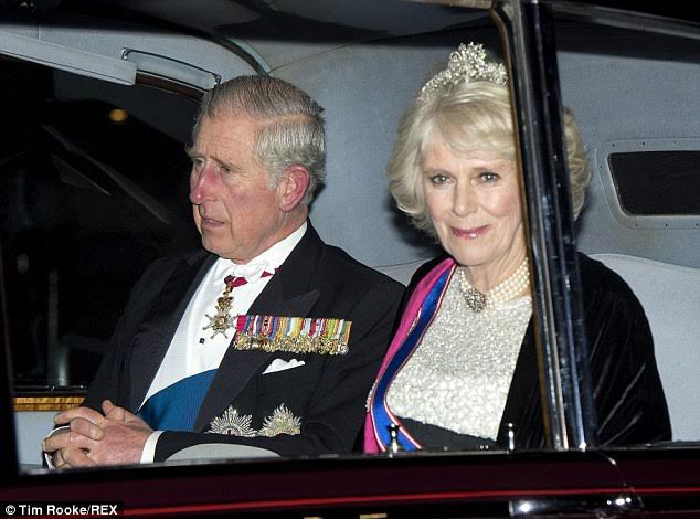 Bà Camilla đã lớn tiếng với chồng ngay tại buổi tiệc kỷ niệm 70 năm ngày cưới của Nữ hoàng Anh.