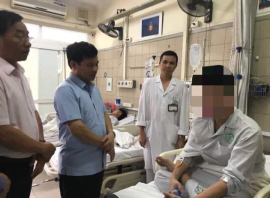 
1 nạn nhân đang điều trị tại Trung tâm chống độc Bệnh viện Bach Mai (ảnh TL)
