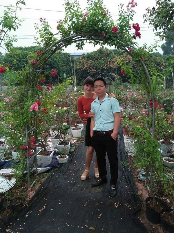 Vợ chồng anh Trần Minh Tuấn, chủ nhân của ngôi nhà hoa hồng khiến nhiều người mê mẩn ở Thái Nguyên.