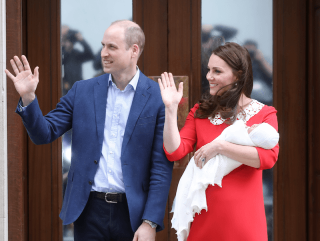 Công nương Kate với hình ảnh rạng rõ sau khi sinh Hoàng tử Louis.