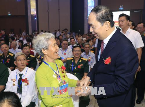 
 

Chủ tịch nước Trần Đại Quang thăm hỏi các Mẹ Việt Nam Anh hùng vào ngày 19/7/2018. Ảnh: Nhan Sáng/TTXVN
