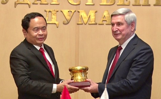 Đồng chí Trần Thanh Mẫn khẳng định, Việt Nam luôn coi trọng và ưu tiên củng cố và tăng cường quan hệ Đối tác chiến lược toàn diện với Liên bang Nga, thúc đẩy hợp tác hiệu quả, thực chất trên mọi lĩnh vực. 