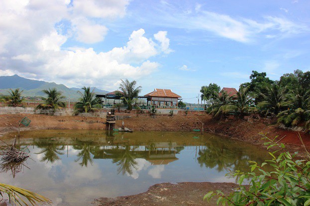 Khu nuôi cá chình của lão nông Võ Tuấn Tú ở xóm Cù Lao (thôn Châu Trúc) có diện tích rộng đến 20.000 m2.
