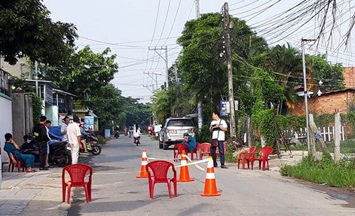 Cảnh sát phong tỏa hiện trường điều tra vụ án mạng. Ảnh: Nguyệt Triều.