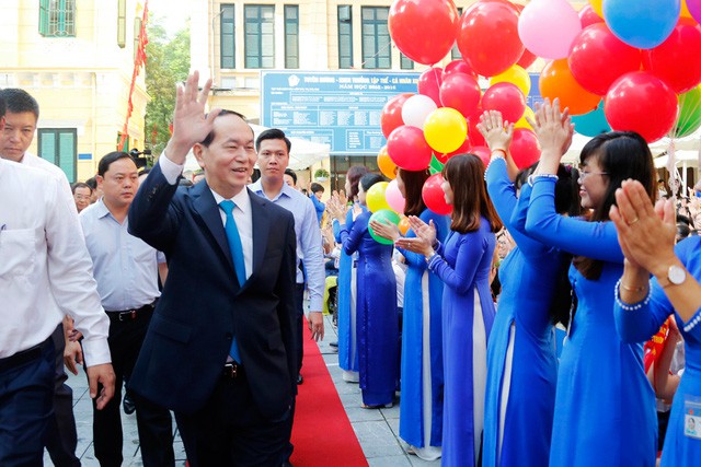 Chủ tịch nước Trần Đại Quang đến dự Lễ khai giảng năm học mới 2017 - 2018 tại ngôi trường tròn 100 tuổi – trường THCS Trưng Vương, quận Hoàn Kiếm, Hà Nội (Ảnh: Quý Đoàn).