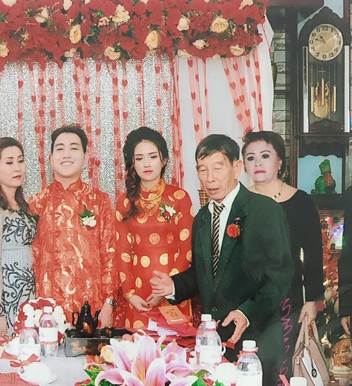 Suy luận đó được thể hiện rõ hơn ở bức ảnh sau, qua khuôn mặt của người mẹ.