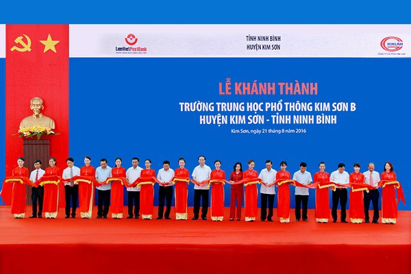 Chủ tịch nước Trần Đại Quang về dự Khánh thành trường THPT Kim Sơn B - ngôi trường ông từng học.