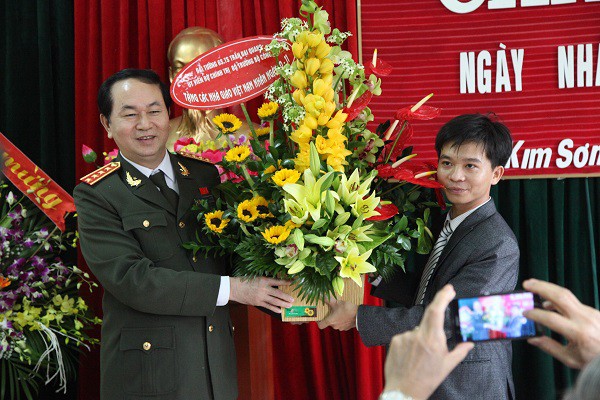 Tới thăm hỏi, chúc mừng nhà trường nhân dịp kỷ niệm Ngày nhà giáo Việt Nam 20/11.