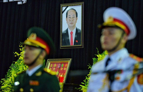 Di ảnh của Chủ tịch nước Trần Đại Quang. Ảnh: VNExpress