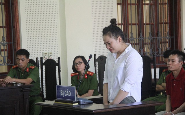 Hồ Thị Huệ khóc nức nở trong phiên phúc thẩm