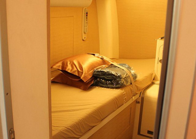 Trên máy bay Airbus A380 của Singapore Airlines, giường ngủ của phi công được thiết kế hiện đại, với những tiện nghi sang trọng và thoải mái.
