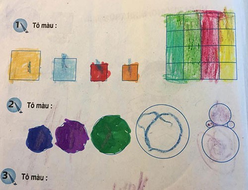 Bài nhận diện hình vuông, hình tròn sách Toán lớp 1 yêu cầu học sinh tô màu trực tiếp. Ảnh: Xuân Hoa