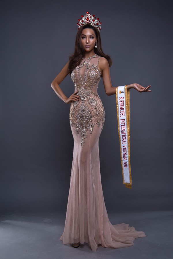 Siêu mẫu Khả Trang