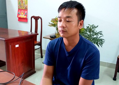 Dũng tại cơ quan công an. Ảnh: Long Long.