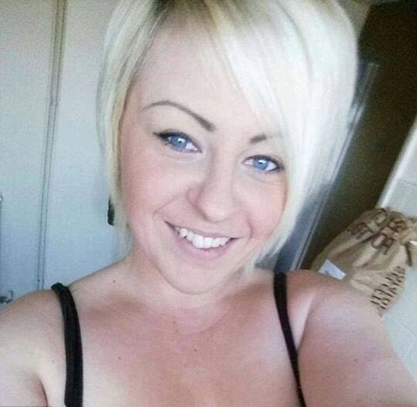 Aimee Louise Evans tự tử hôm 7/4 tại nhà ở South Wales. Ảnh: Facebook.