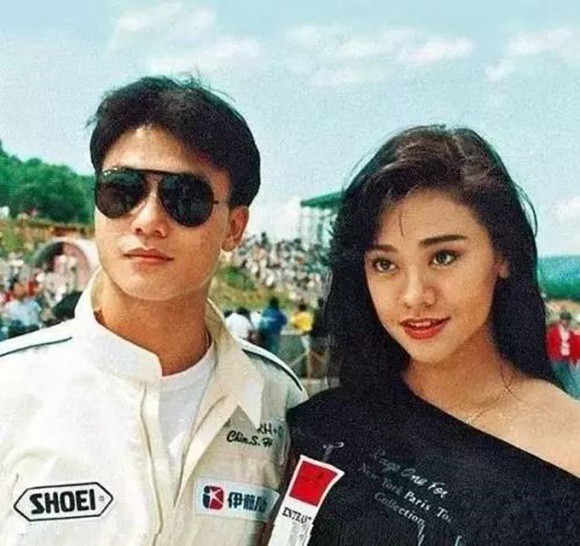 T&uacute; V&acirc;n sớm lấy chồng ở tuổi 21 bỏ mặc sự nghiệp c&ograve;n dang dở.