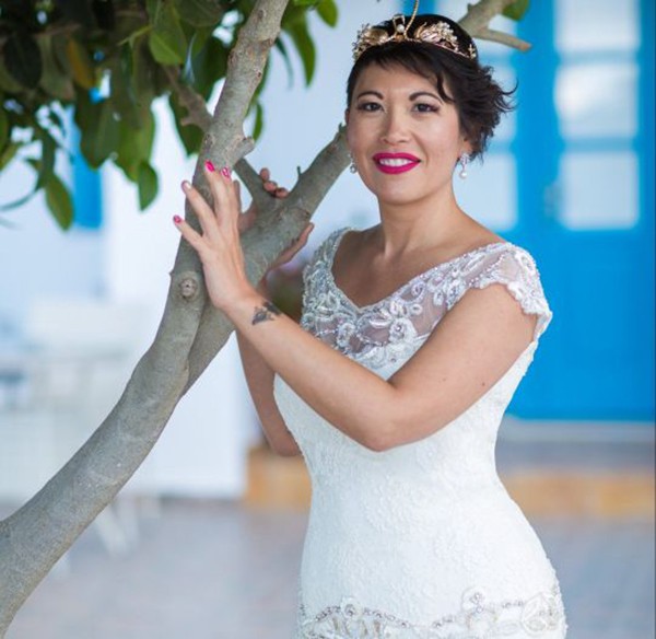 
Laëtitia Nguyen trong đám cưới của chính mình, được tổ chức trên hòn đảo Santorini, Hy Lạp, hồi tháng 5. Ảnh: MDWfeatures.
