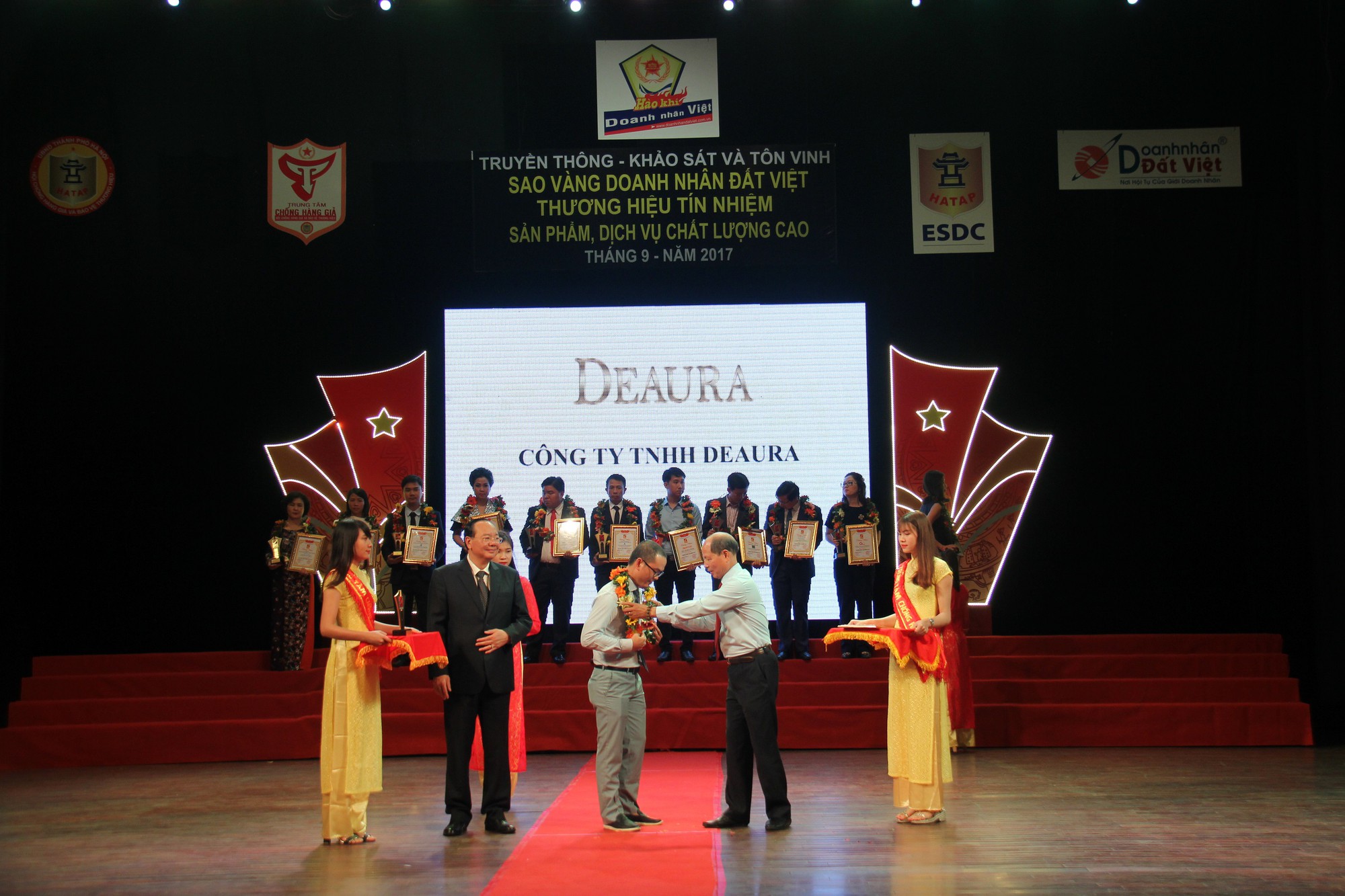 Mỹ phẩm Deaura không ngừng hoàn thiện và nhận được sự tin yêu của khách hàng